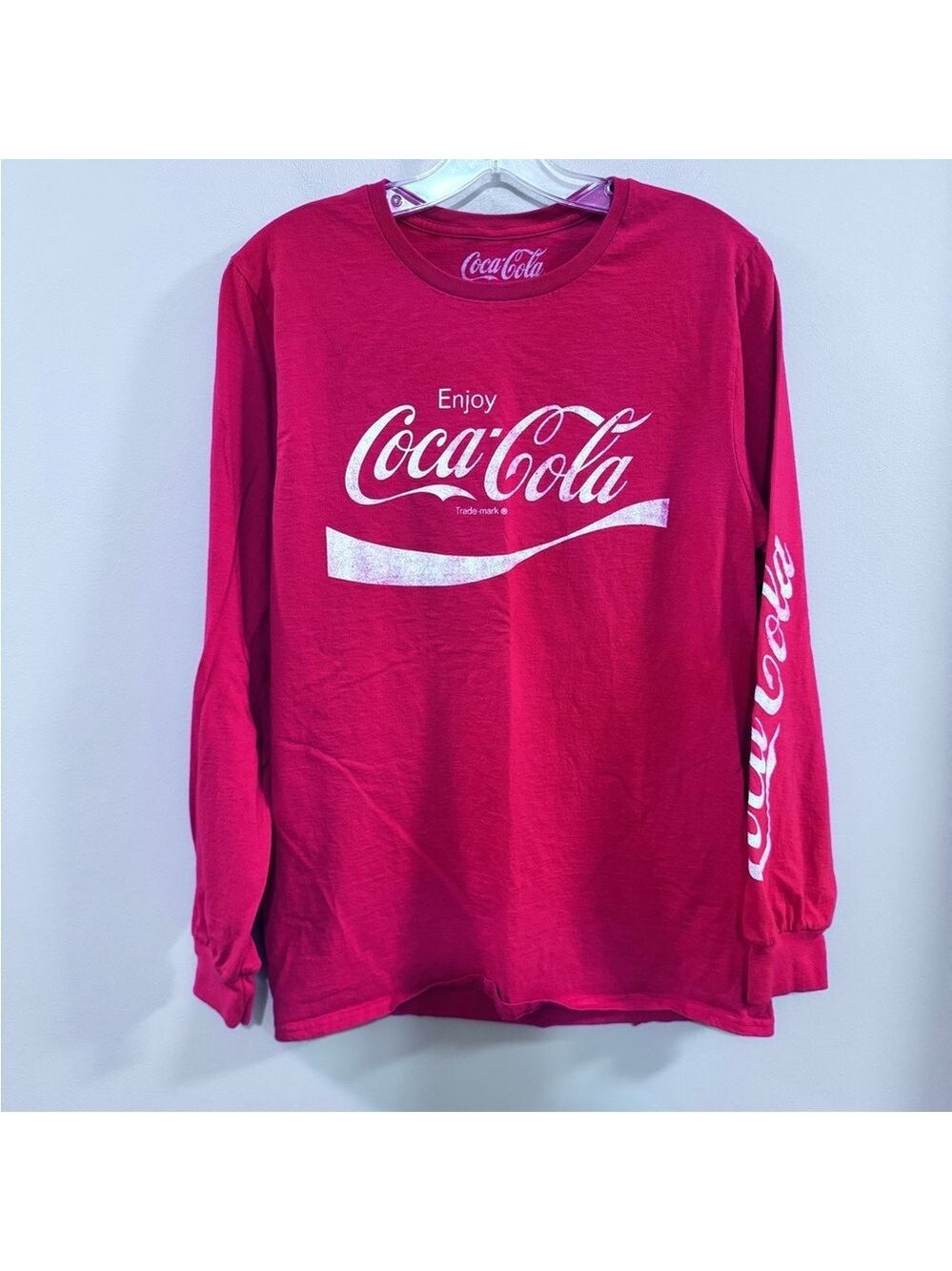 Men's Coca-Cola Red Cotton Long Sleeve Graphic Tee Shirt. Size M